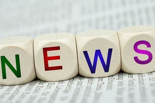 Segitiga Hoe Adalah Penolong Yang Baik Untuk Menggali Tanaman Kecil Luar Ruangan