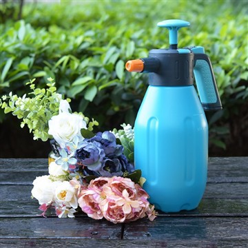 Menjaga Kebun Saya Terhidrasi: Sehari dengan Kaleng Penyiraman Terpercaya