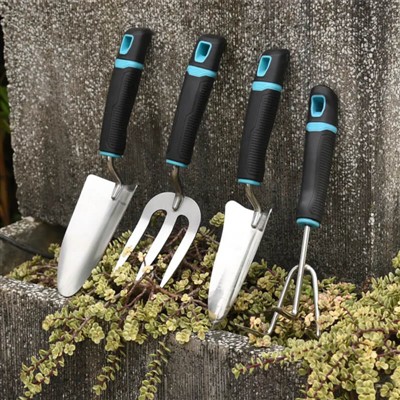 Perawatan Sehari-hari untuk Tanaman Pot di Balkon Rumah Anda