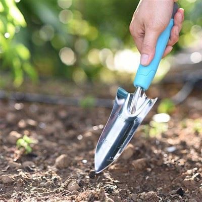 Mengungkap Perbedaan: Hand Trowel vs. Hand Transplanter