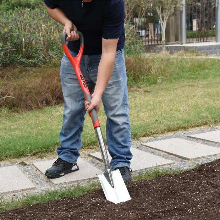 Tahan Karat vs. Karbon: Memilih Peralatan Berkebun